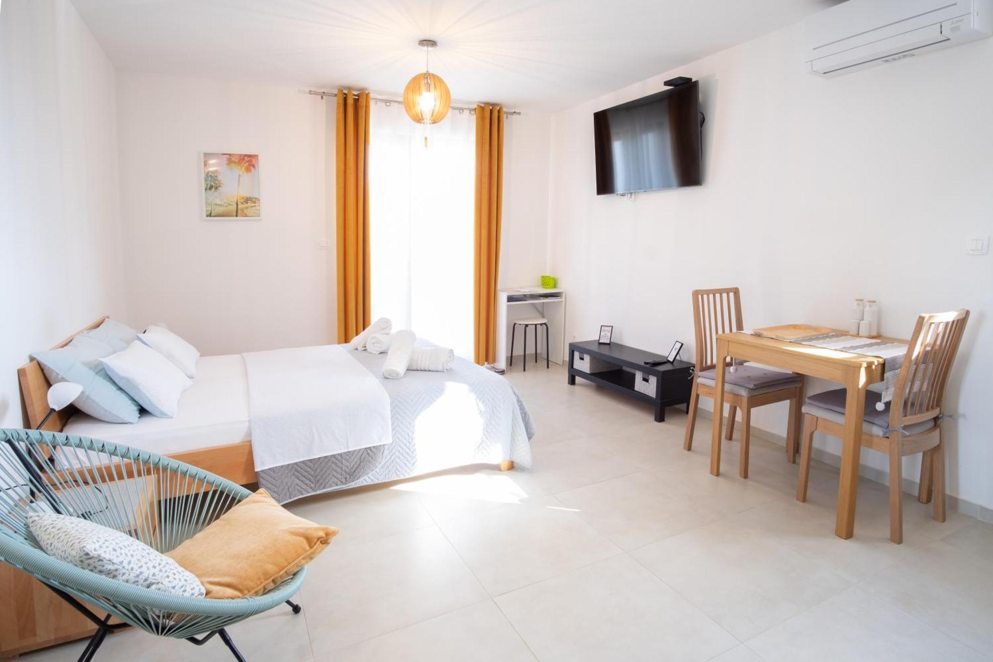 Apartments Grape Pirovac Bagian luar foto