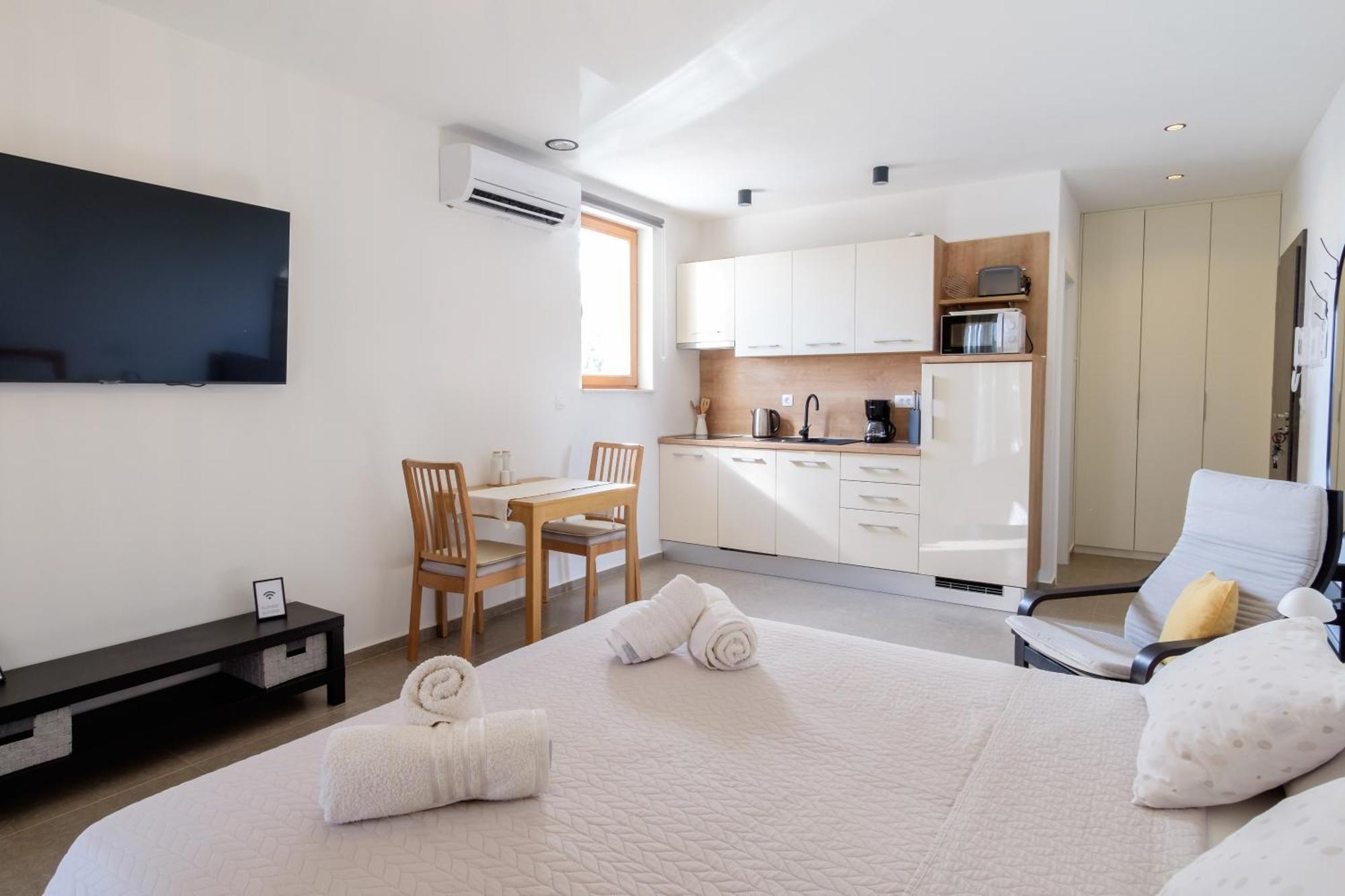 Apartments Grape Pirovac Bagian luar foto