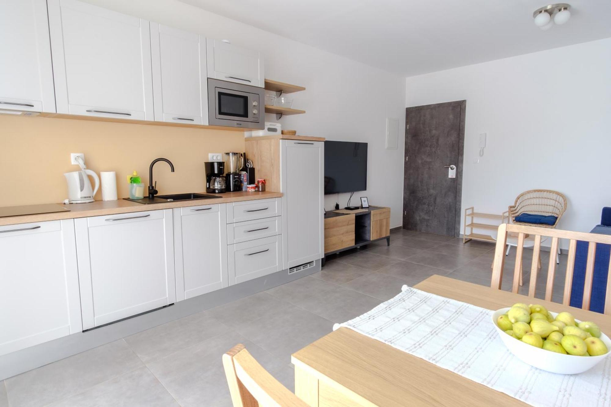 Apartments Grape Pirovac Bagian luar foto