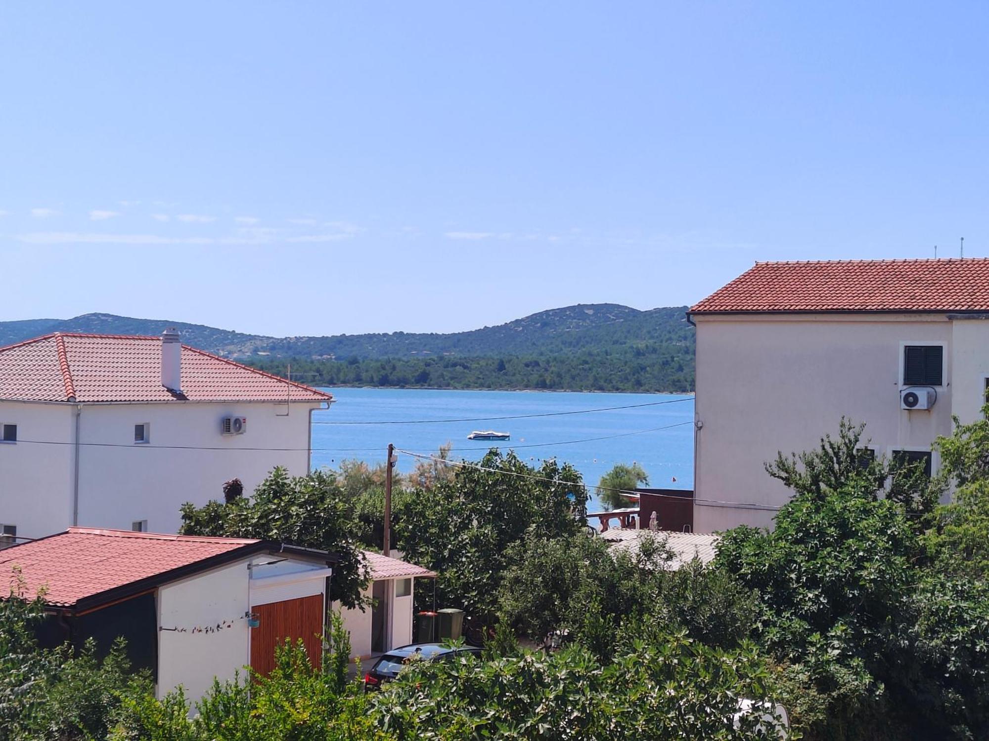 Apartments Grape Pirovac Bagian luar foto