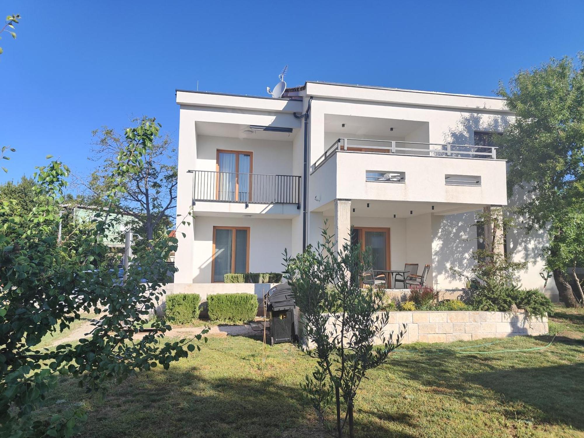 Apartments Grape Pirovac Bagian luar foto